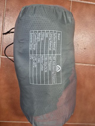 Saco de dormir naranja y gris