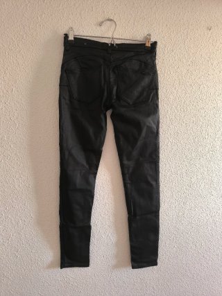 Pantalón Mango Negro Efecto Piel