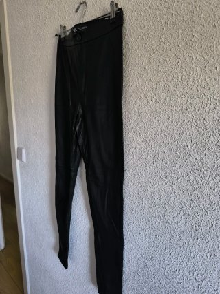 Pantalones Zara efecto piel negros