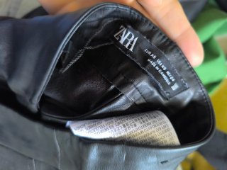 Pantalones Zara efecto piel negros