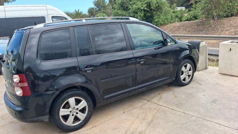 Volkswagen Touran 2005 - foto 1