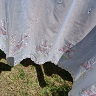 Cortinas de cocina bordadas,55x1.35 cada una.