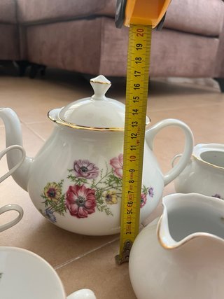 Juego de té de porcelana con flores