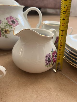 Juego de té de porcelana con flores
