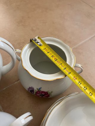 Juego de té de porcelana con flores