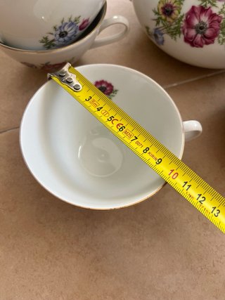 Juego de té de porcelana con flores