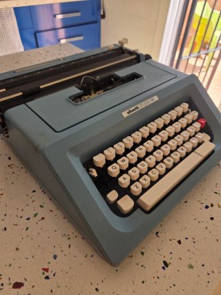 Máquina de escribir Olivetti Studio 46