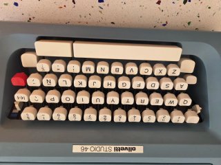 Máquina de escribir Olivetti Studio 46