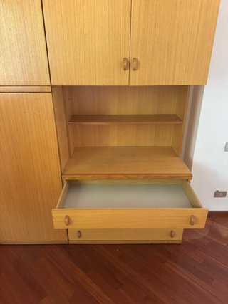 Armadio con cassettiera e vani a giorno