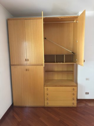 Armadio con cassettiera e vani a giorno