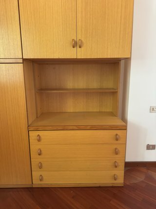 Armadio con cassettiera e vani a giorno