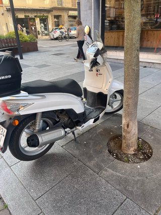 Kymco People 125 Scooter Blanca