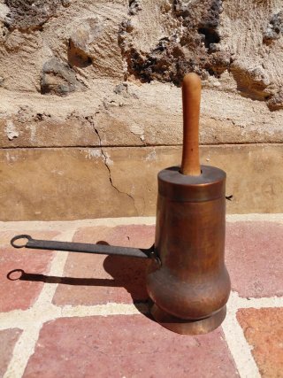 Xocolatera de cobre antigua