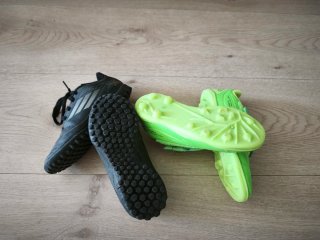 Botas de fútbol para niño.