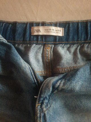 Pantalones cortos vaqueros desgastados