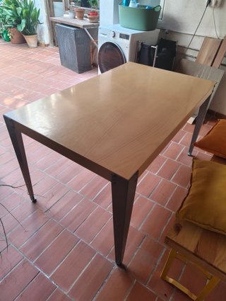 Mesa comedor madera y patas metálicas