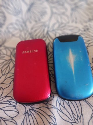 2 Móviles Samsung  C/uno 10€