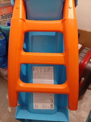 Tobogán infantil azul y naranja