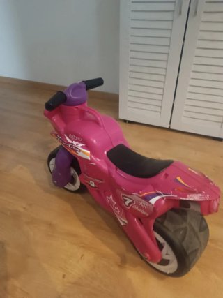 Moto correpasillos Injusa rosa