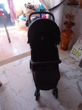 Carrito de bebé negro