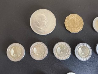 Lote de monedas variadas.