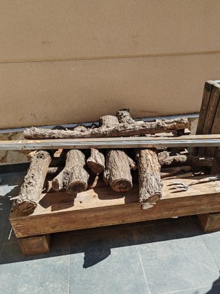 Leña para chimenea o barbacoa