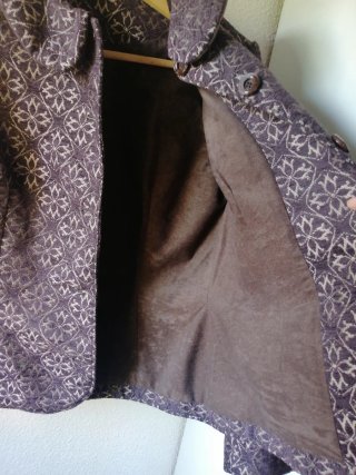 Chaqueta de paño morada y plateada