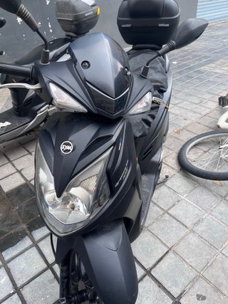Moto Scooter SYM symphony Negra