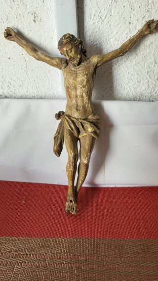 Antigua figura religiosa de madera