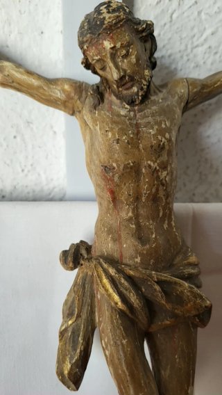 Antigua figura religiosa de madera