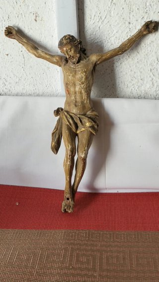 Antigua figura religiosa de madera
