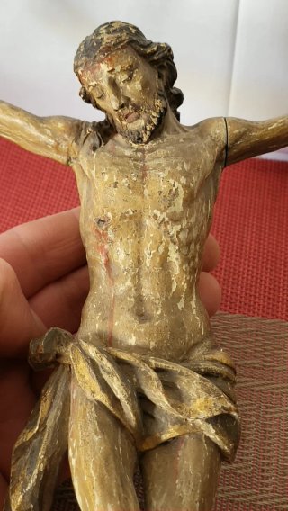 Antigua figura religiosa de madera