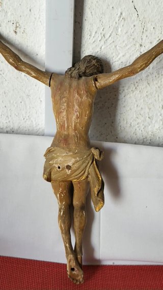 Antigua figura religiosa de madera