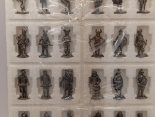 36 Soldatini Metallici Kinder Completi