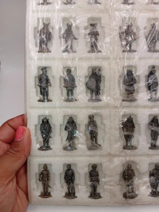 36 Soldatini Metallici Kinder Completi