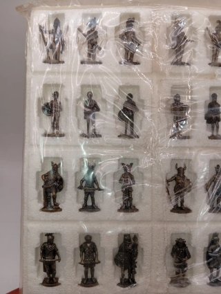 36 Soldatini Metallici Kinder Completi
