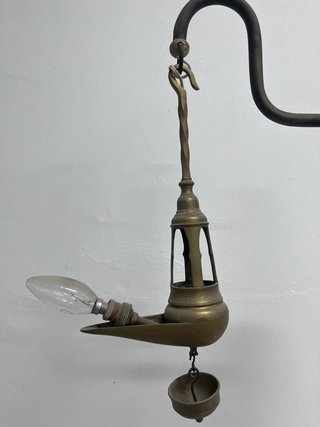 Lámpara de bronce antigua