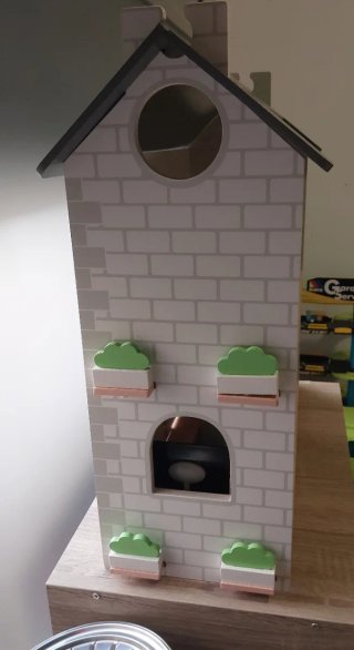 Casita de muñecas de madera