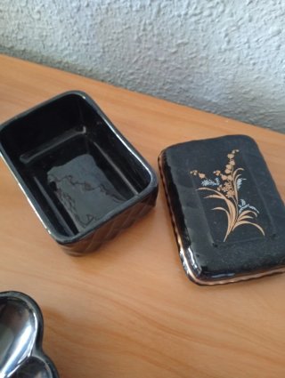 Juego tocador negro y dorado