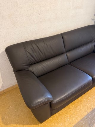Sofá y sillón de piel negro