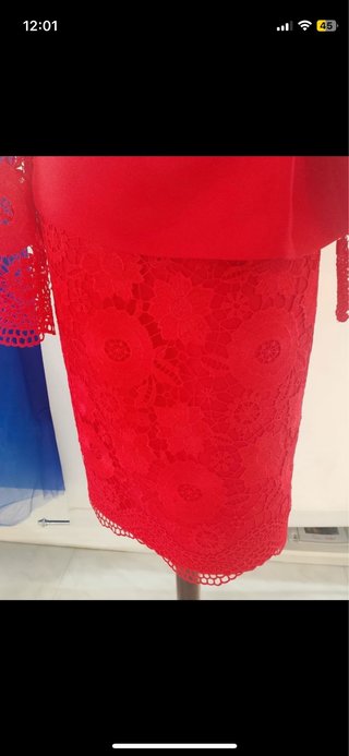 Vestido rojo manga larga encaje