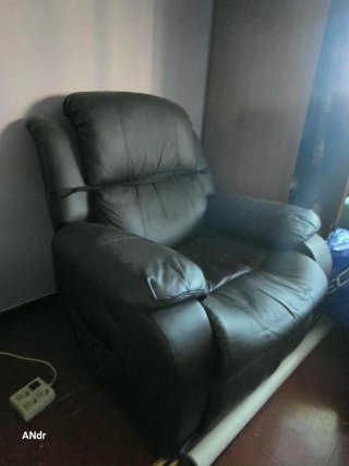 Sofá reclinable de piel negro