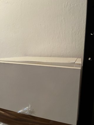 Mueble estrecho blanco