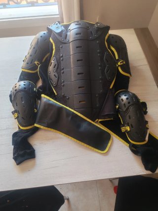 Peto y traje enduro quad