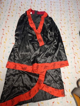 Disfraz kimono oriental negro y rojo talla única
