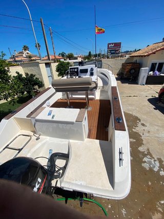 Embarcación LUKY Laguna 21