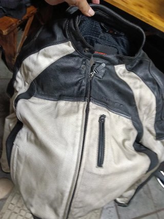 Chaqueta de motorista con protecciones