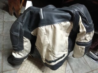 Chaqueta de motorista con protecciones