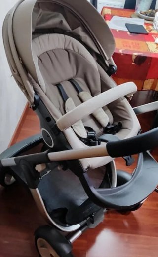 Carrito Stokke Crusi. Silla y capazo