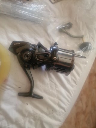 Molinete de pesca roto - pieza reemplazable